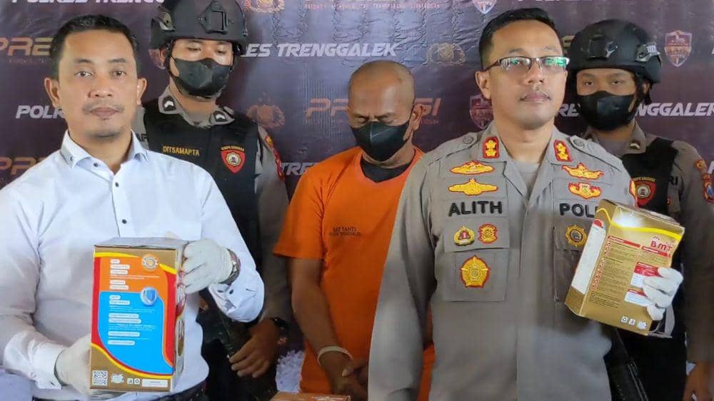 Tersangka komplotan pencuri susu formula di Trenggalek. IDN Times/ istimewa