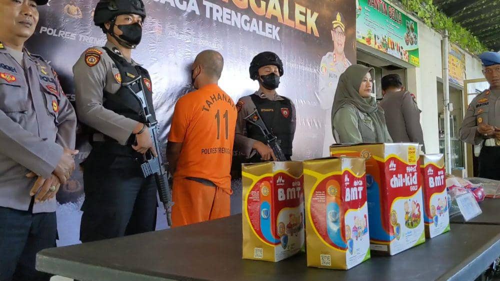 Tersangka komplotan pencuri susu formula di Trenggalek. IDN Times/ istimewa