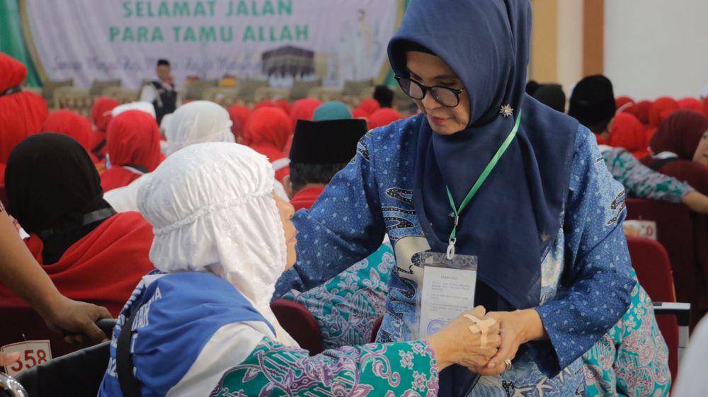 Susanti Lepas Jemaah Calon Haji dari Siantar, Medan, dan Pakpak Bharat