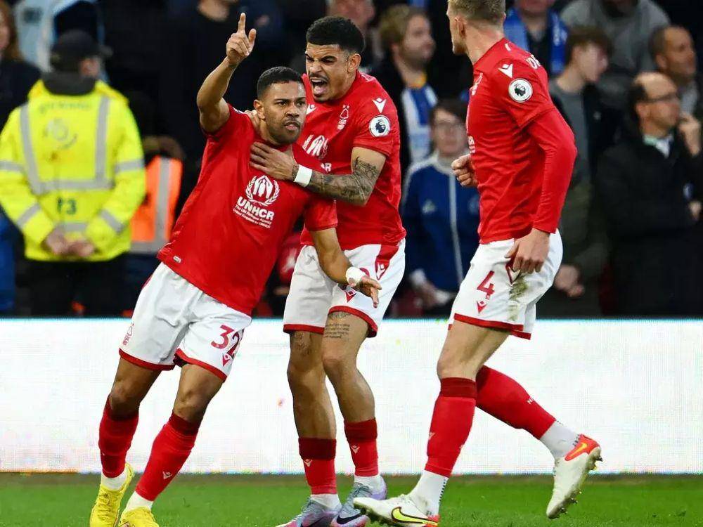Para pemain Nottingham Forest merayakan gol di EPL 2022/2023. (premierleague.com)