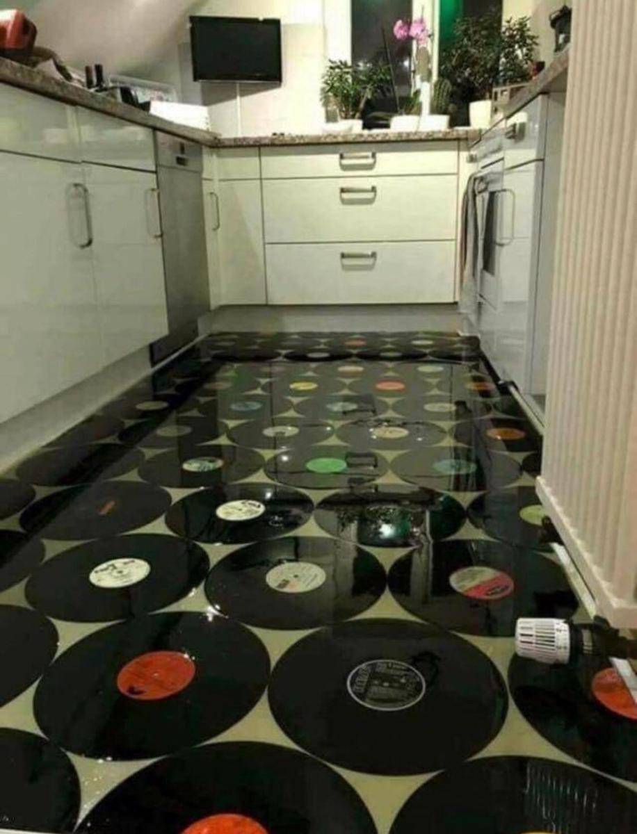 potret desain nyentrik lantai rumah (reddit.com/user/21dimitri)