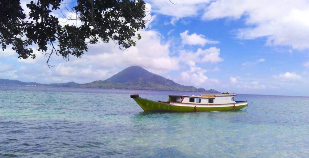 10 Potret Pulau Syahrir di Banda Neira, Surga Snorkeling yang Memukau!