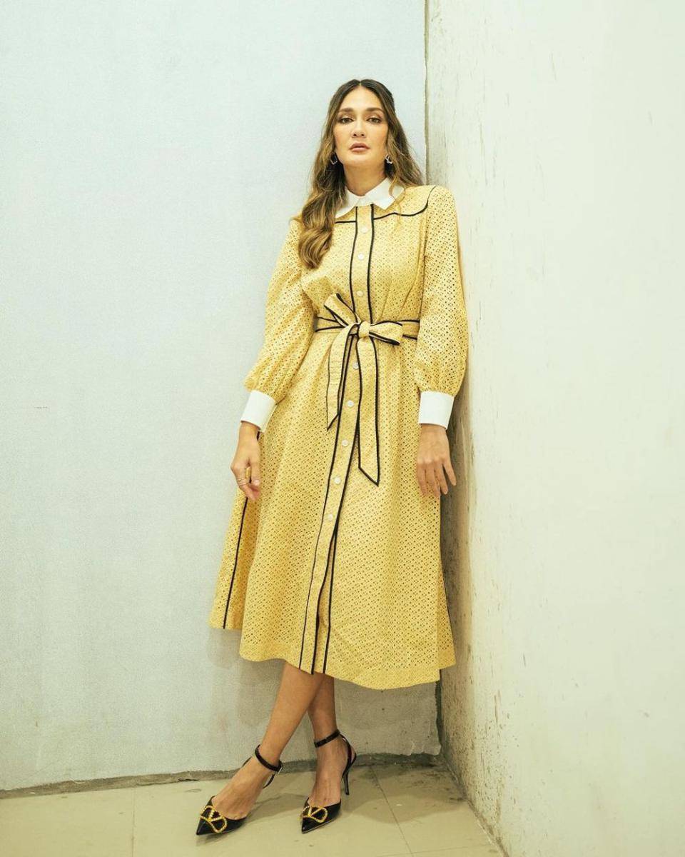 outfit cheerful ala Luna Maya (instagram.com/lunamaya)