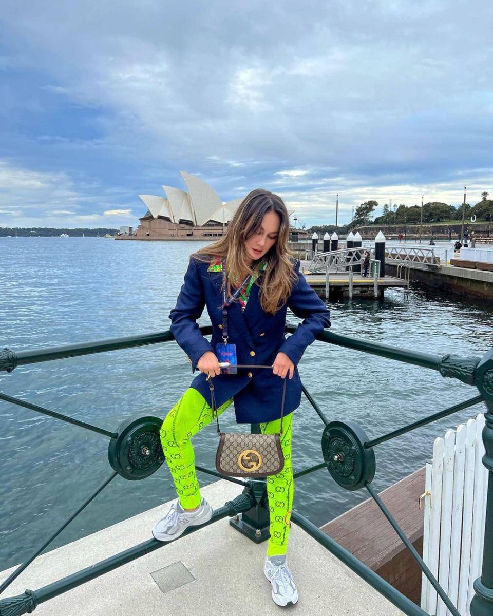 outfit cheerful ala Luna Maya (instagram.com/lunamaya)