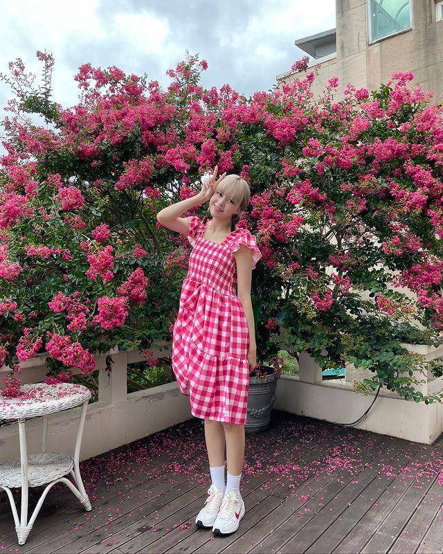 Lily NMIXX (instagram.com/nmixx_official)