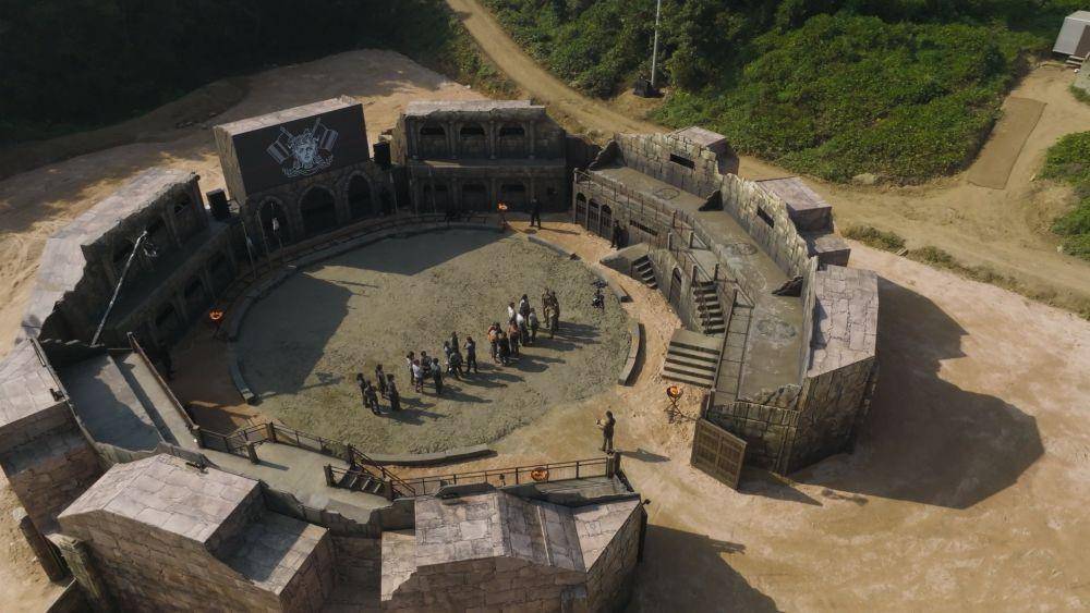 Still cut survival show Siren: Survive the Island (dok. Netflix/Siren: Survive the Island)