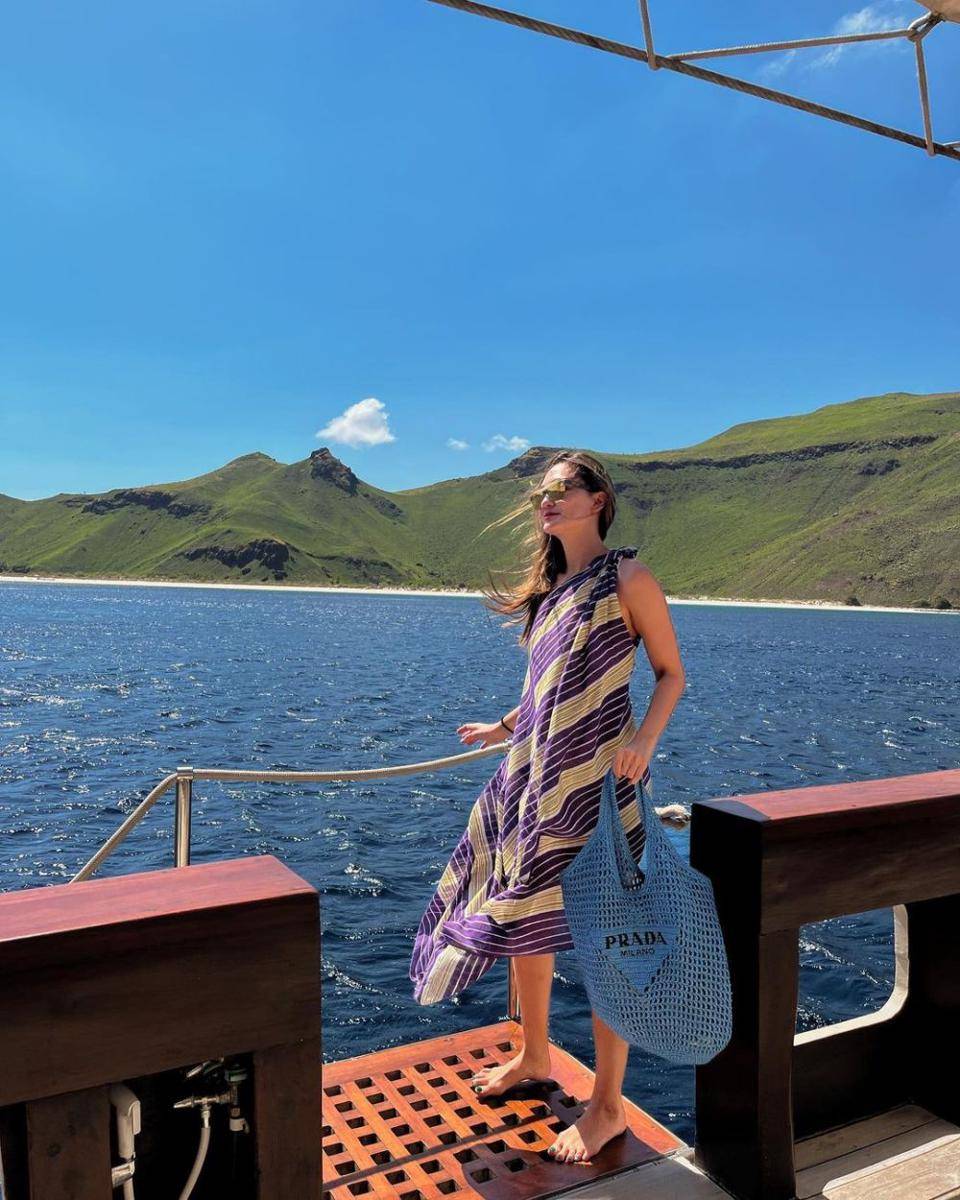 outfit cheerful ala Luna Maya (instagram.com/lunamaya)