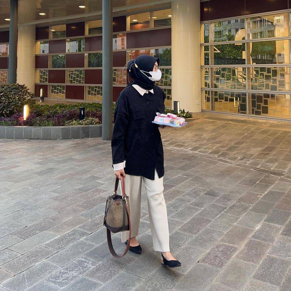 ide styling kemeja ala selebgram hijabers (instagram.com/lintangrainaa)