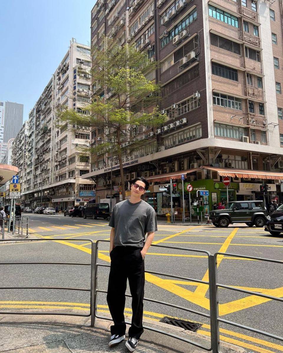 ide OOTD effortless ala Bright Rapheephong yang super nyaman (instagram.com/brightrpp)