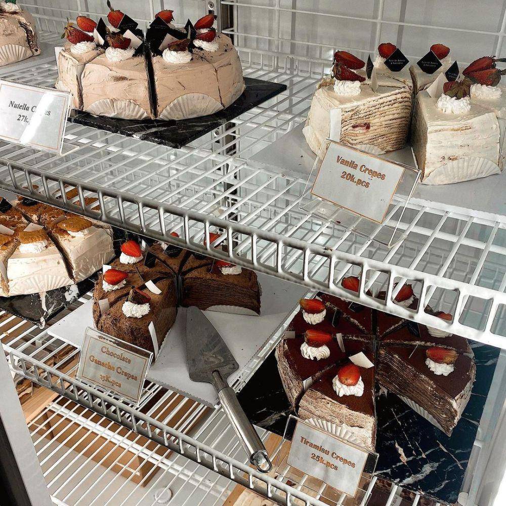 kue di Putri Uti Bakery & Coffee (instagram.com/putriutibakery)