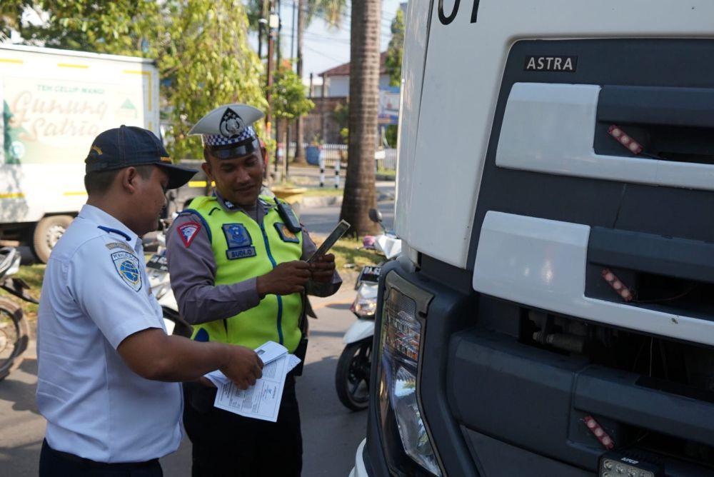 Puluhan Truk di Banjarmasin Terjaring Razia dari KIR hingga ODOL