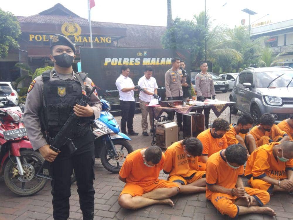 Para tersangka yang terjaring Operasi Sikat Semeru 2023 yang dirilis di Polres Malang. (IDN Times/Rizal Adhi Pratama)