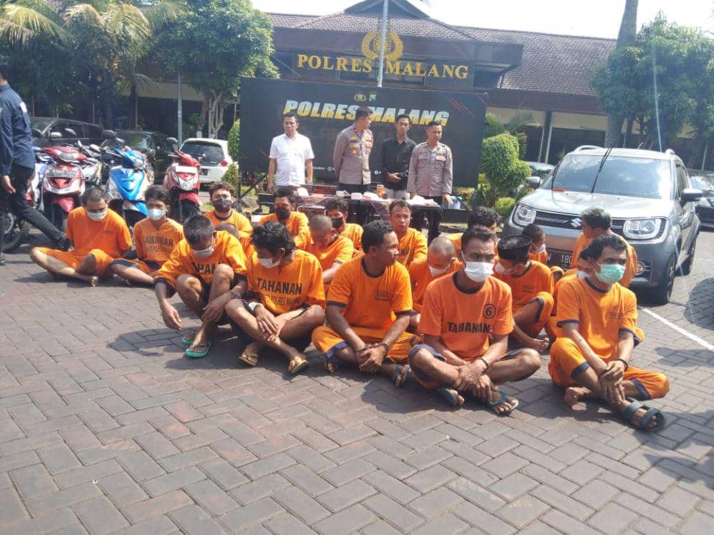 Para tersangka yang terjaring Operasi Sikat Semeru 2023 yang dirilis di Polres Malang. (IDN Times/Rizal Adhi Pratama)