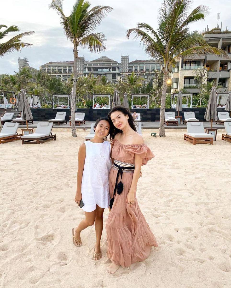 potret Raline Shah dan kerabat (instagram.com/ralineshah)