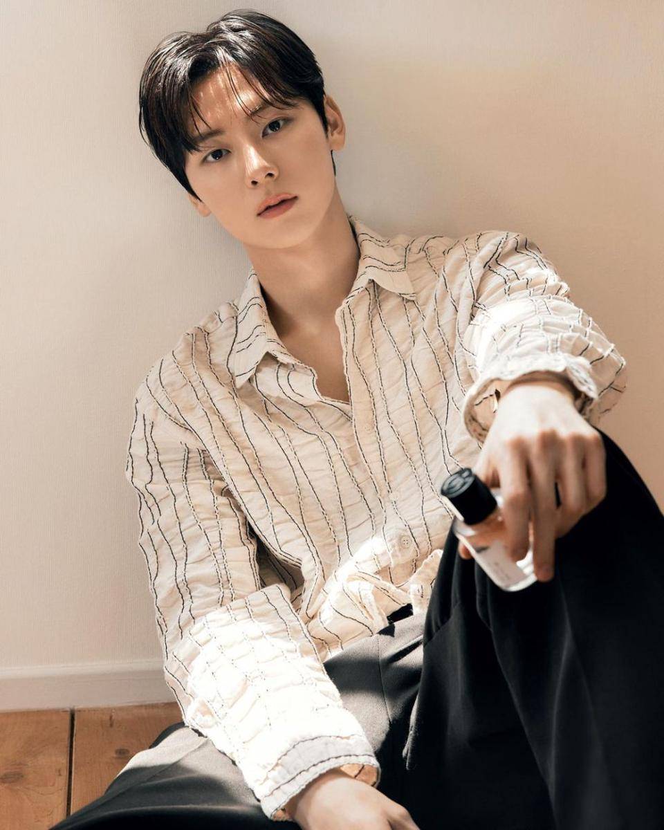 Hwang Min Hyun (instagram.com/optimushwang)