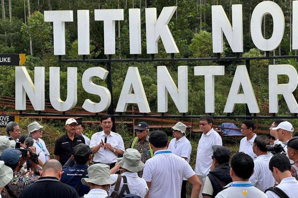 Menteri Koordinator Maritim dan Investasi Luhut Binsar Pandjaitan saat menerima kunjungan delegasi investasi Singapura di Titik Nol Nusantara. (dok. KBRI Singapura)