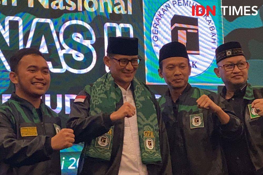Eks Wakil Ketua Pembina Partai Gerindra, Sandiaga Uno menerima jaket Gerakan Pemuda Ka’bah (GPK), organisasi sayap Partai Persatuan Pembangunan (PPP). (IDN Times/Amir Faisol)