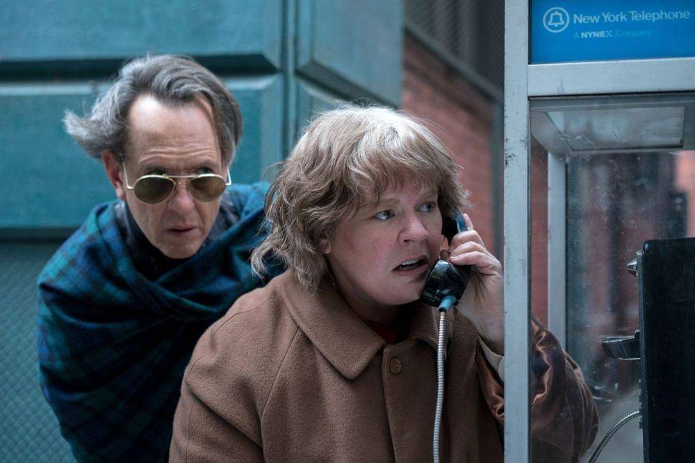 Melissa McCarthy (depan) dalam film Can You Ever Forgive Me? (dok. Searchlight Pictures/Can You Ever Forgive Me?)