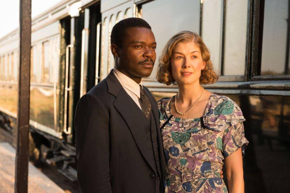 David Oyelowo dan Rosamund Pike dalam film An United Kingdom (dok. Searchlight Pictures/An United Kingdom)