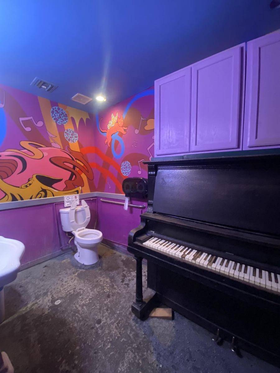 potret penempatan piano gak wajar (reddit.com/user/pink__tea)