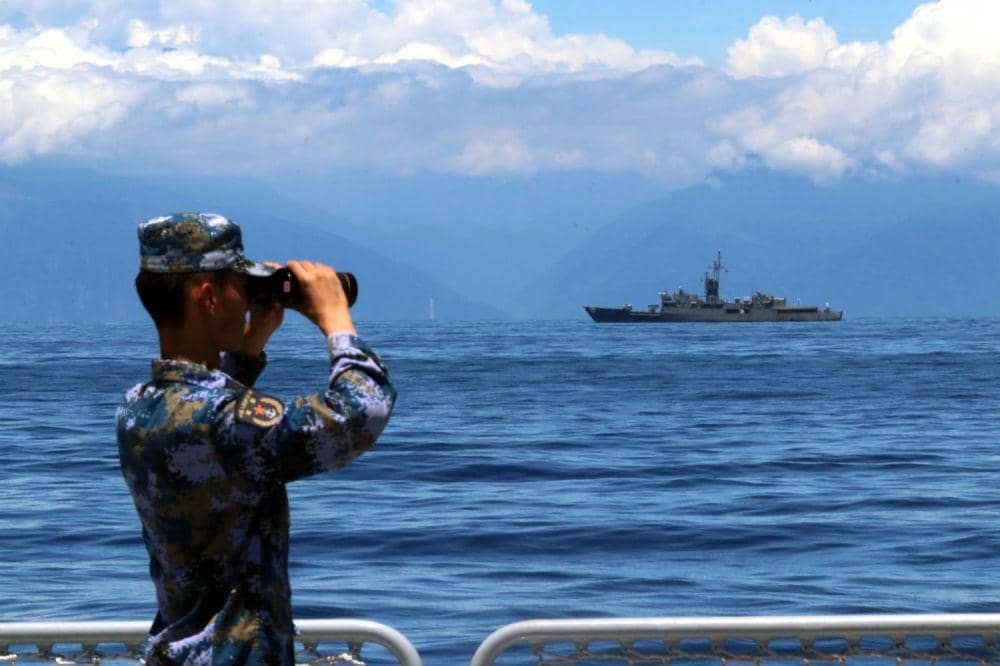 Ilustrasi Militer Taiwan memantau pergerakan kapal perang China di Selat Taiwan.(nbcnews.com/linjian)