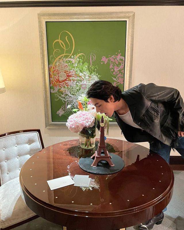 V BTS (instagram.com/thv)