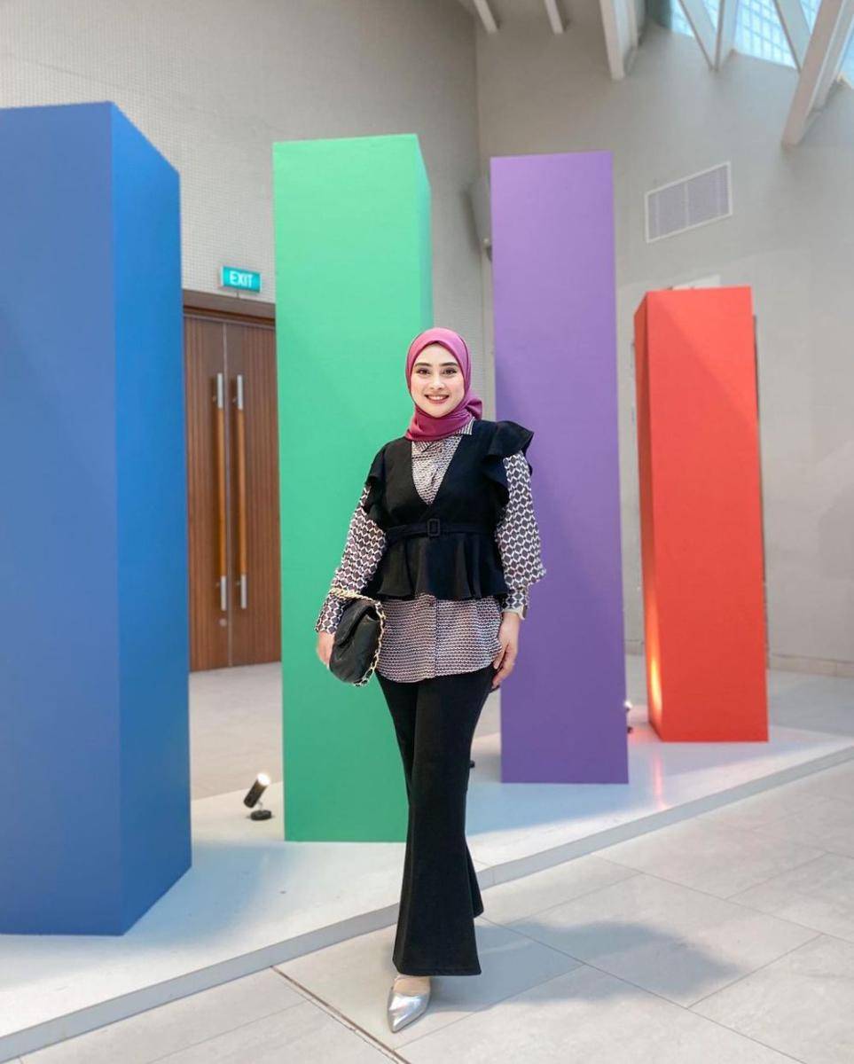 OOTD hijab formal ala Nina Septiani (instagram.com/ninaseptiani)