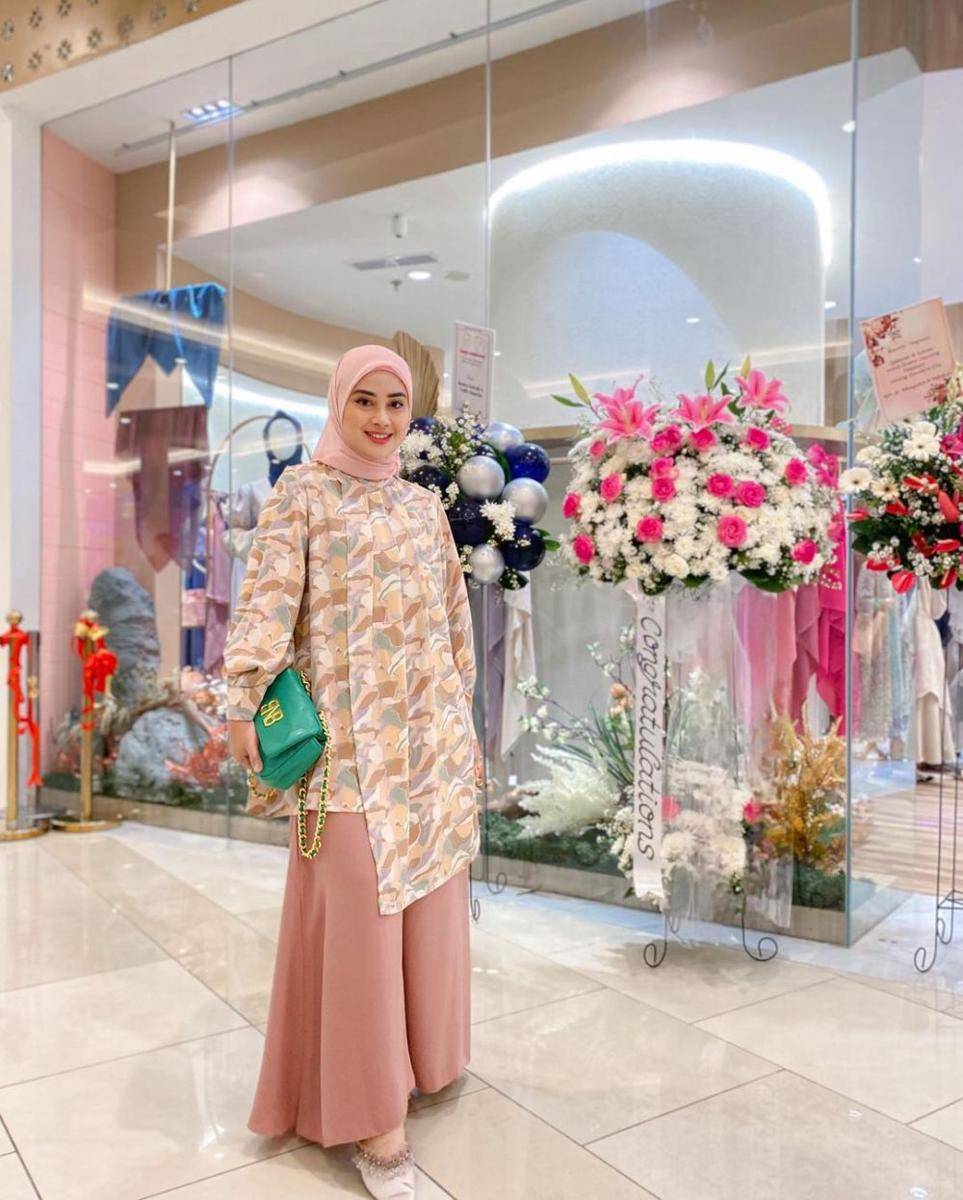 OOTD hijab formal ala Nina Septiani (instagram.com/ninaseptiani)