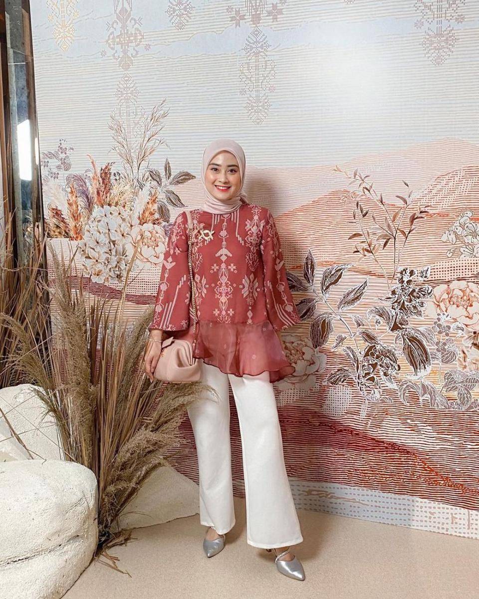OOTD hijab formal ala Nina Septiani (instagram.com/ninaseptiani)