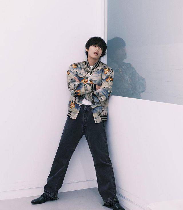 V BTS (instagram.com/thv)