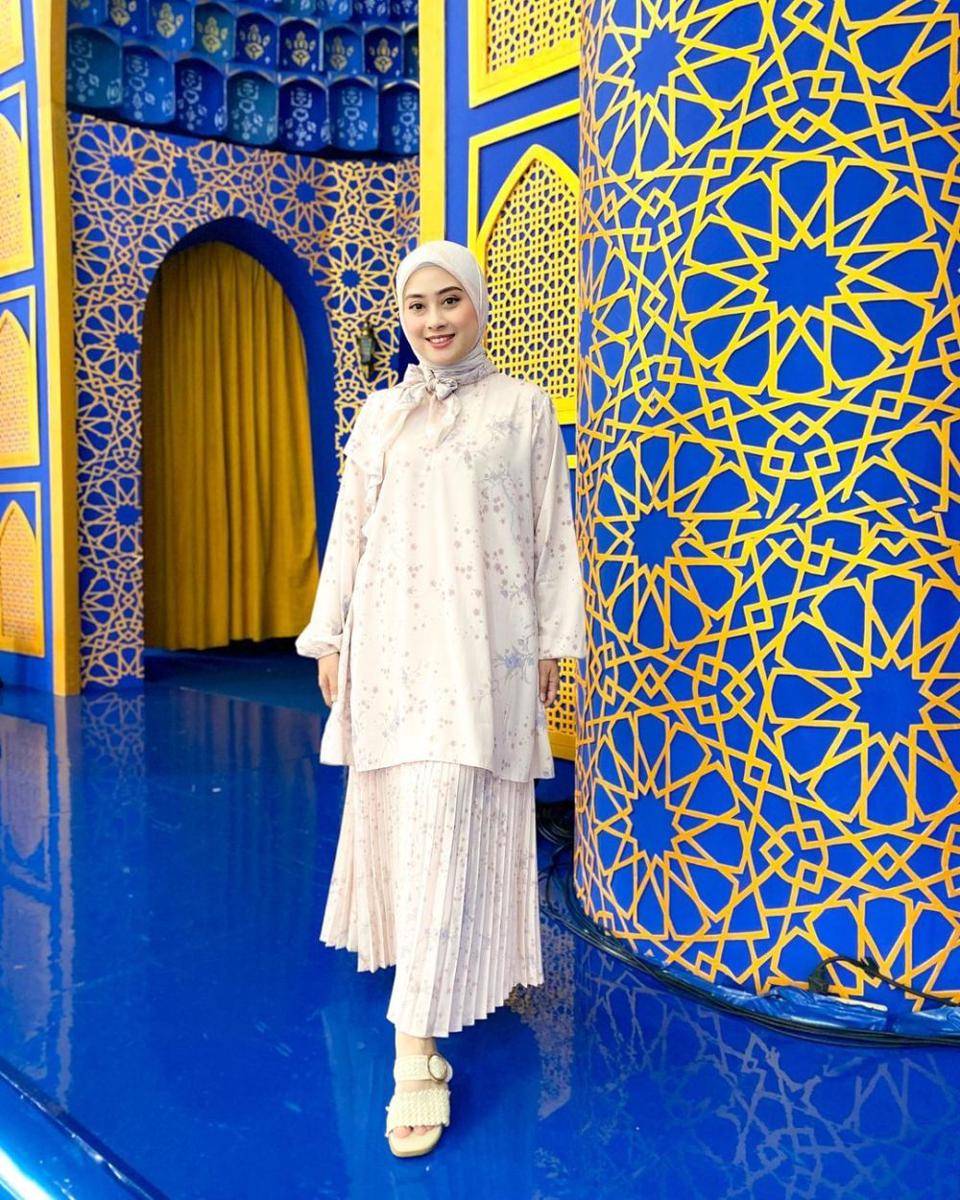 OOTD hijab formal ala Nina Septiani (instagram.com/ninaseptiani)