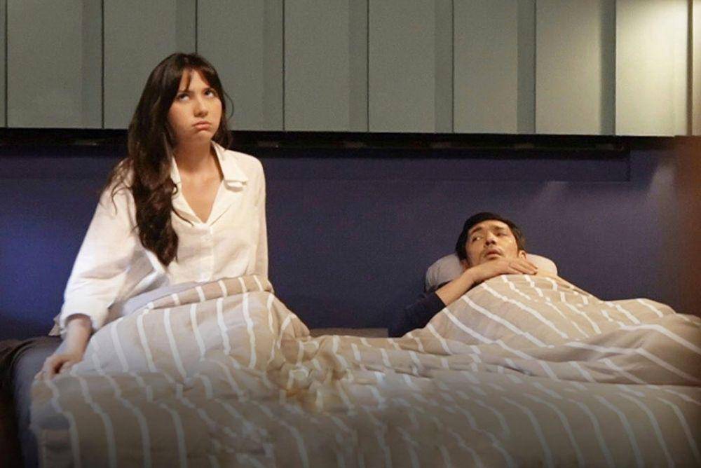 cuplikan penampilan Jessica Mila dan Abimana Aryasatya di series Marriage with Benefits (dok. Viu/Marriage with Benefits)