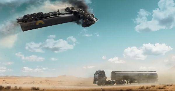 Sebuah truk tangki terbang ke truk lain ( Dok. XYZ Films / Hidden Strike )