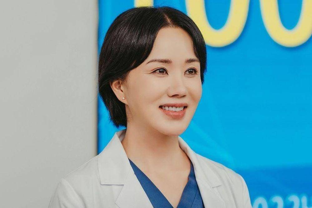 Uhm Jung Hwa di drama Doctor Cha (instagram.com/jtbcdrama)