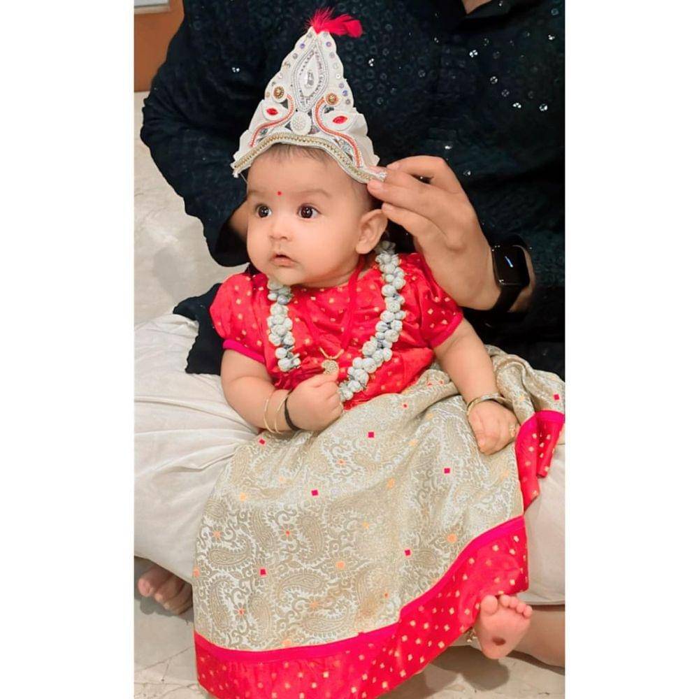 Divisha Choudhary (instagram.com/debinabon)