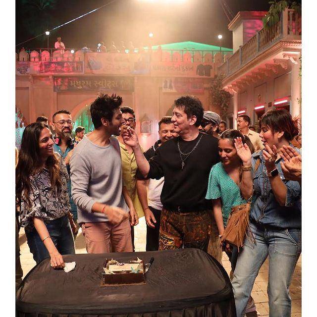 Sajid Nadiadwala dan kru film Satyaprem Ki Katha (instagram.com/nadiadwalagrandson)