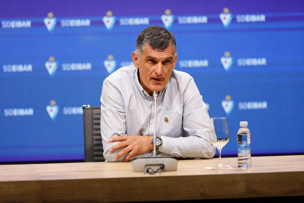 Jose Luis Mendilibar saat menangani SD Eibar. (twitter.com/SDEibar)