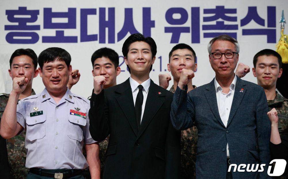 potret pelantikan RM BTS sebagai Duta Humas Kementrian Pertahanan Nasional Korea Selatan (news1.kr)