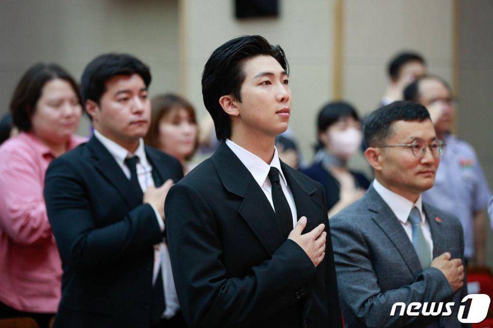potret pelantikan RM BTS sebagai Duta Humas Kementrian Pertahanan Nasional Korea Selatan (news1.kr)