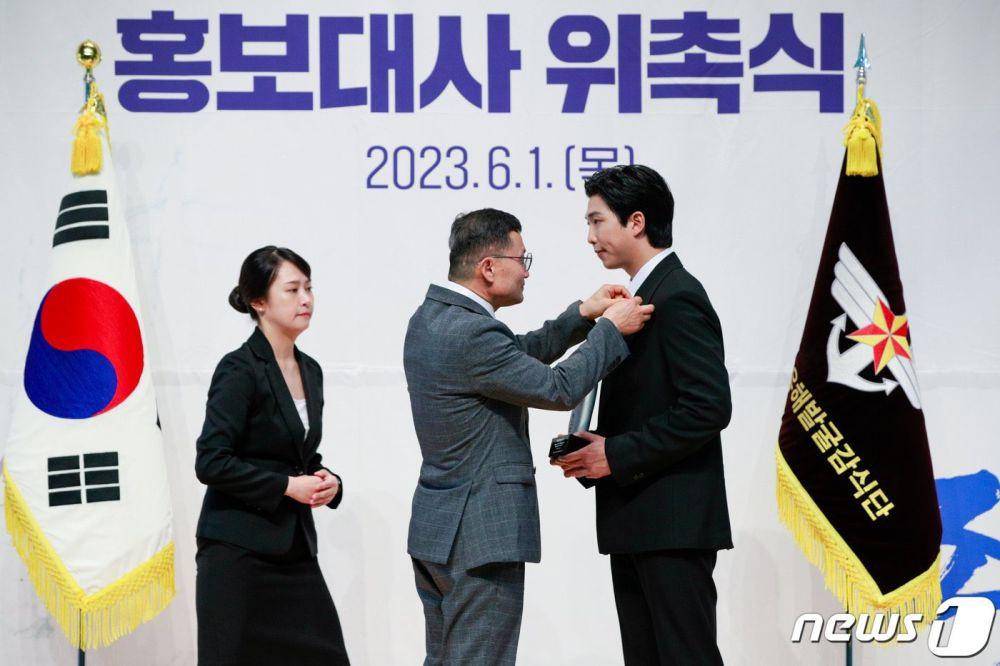 potret pelantikan RM BTS sebagai Duta Humas Kementrian Pertahanan Nasional Korea Selatan (news1.kr)
