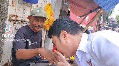 potret Aldi Taher sol sepatu yang jebol saat konser (instgaram.com/alditaher.official)