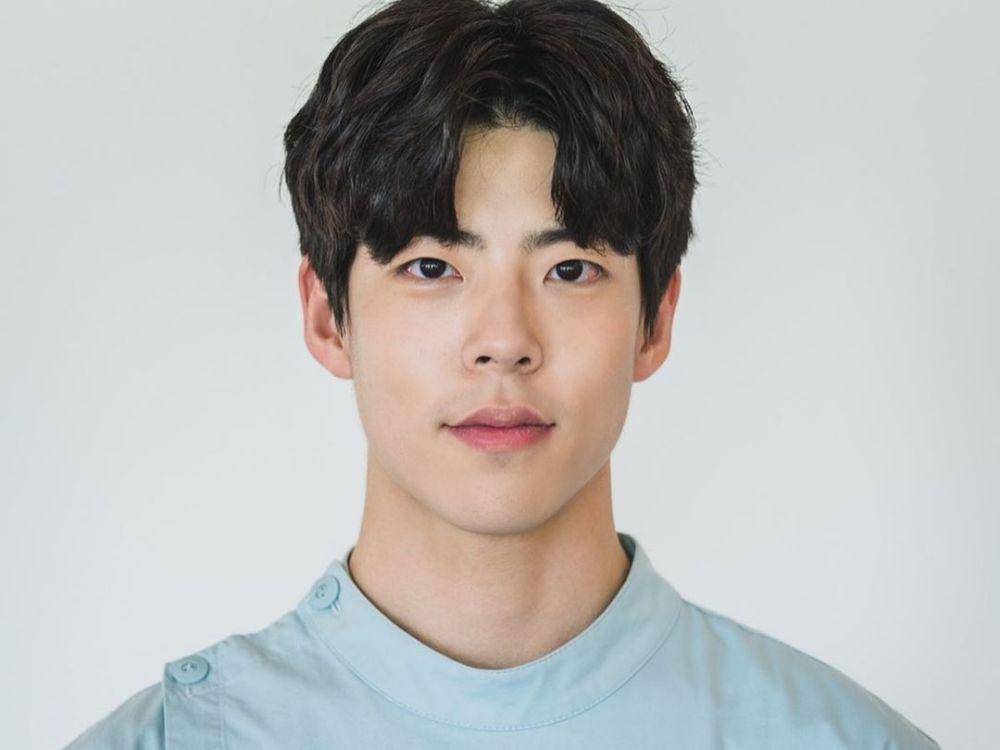 Choi Woo Sung di Its Ok Not To Be Ok (instagram.com/ament_official)