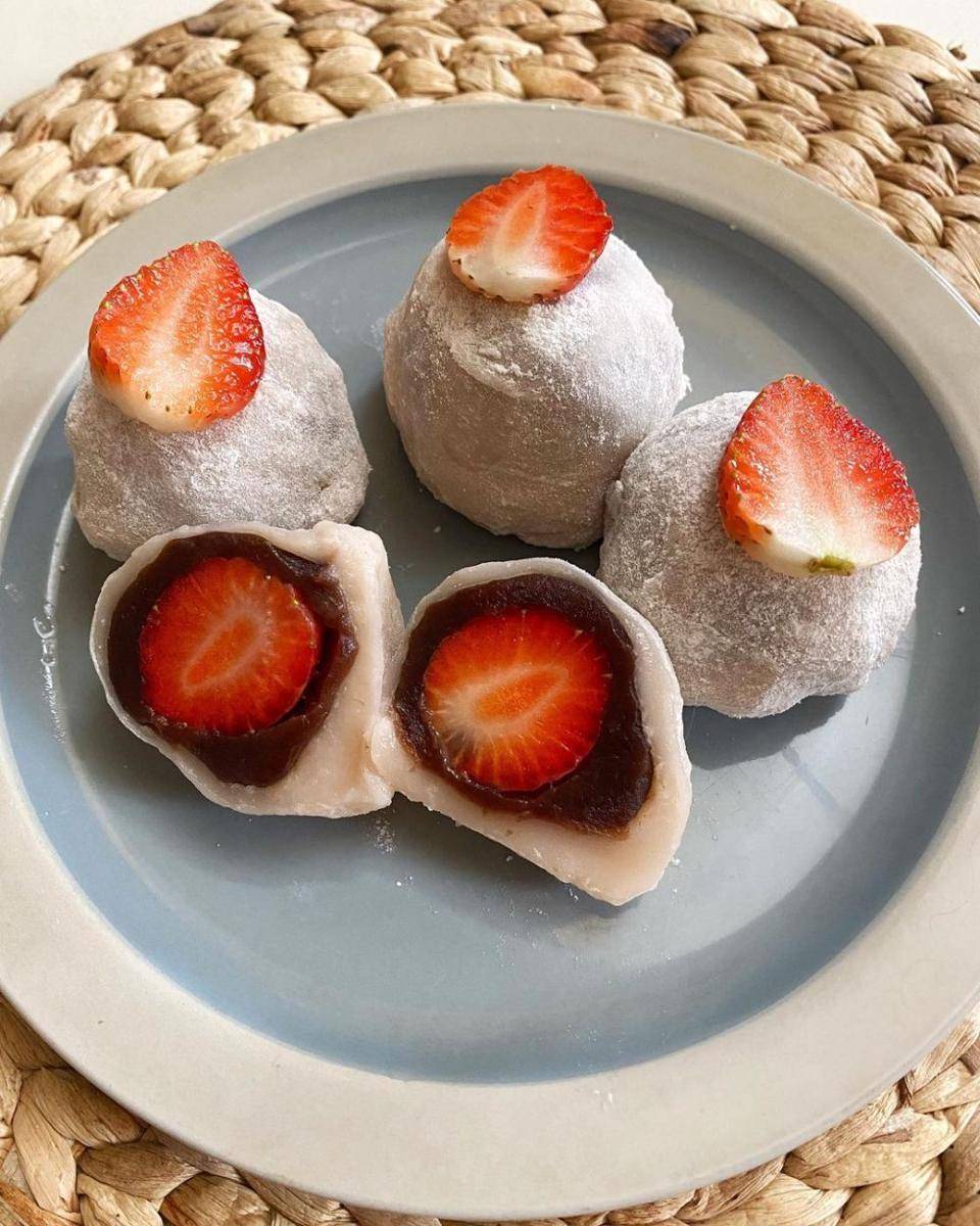 Ichigodaifuku mochi (instagram.com/shehasiti)