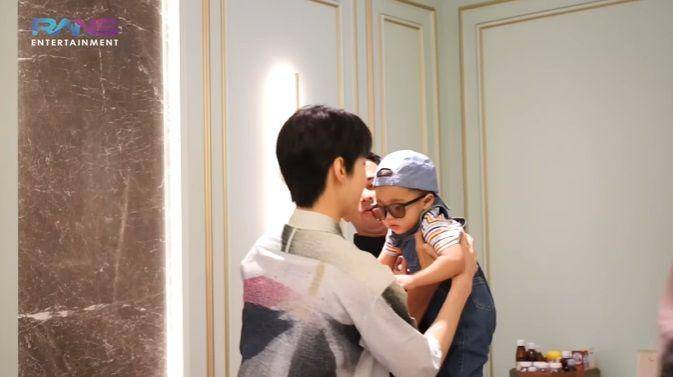 potret Rayyanza dan NCT DoJaeJung (youtube.com/Rans Entertainment)