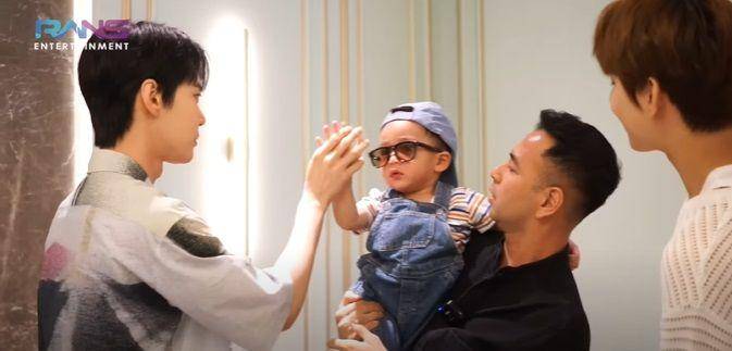 potret Rayyanza dan NCT DoJaeJung (youtube.com/Rans Entertainment)