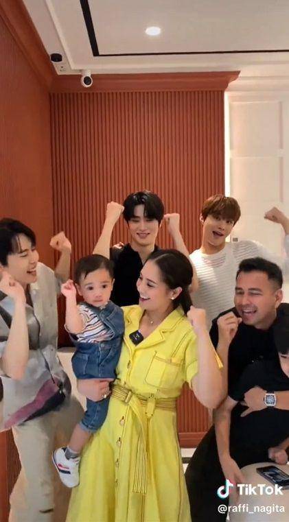 potret Rayyanza dan NCT DoJaeJung (instagram.com/familyraffiah17)