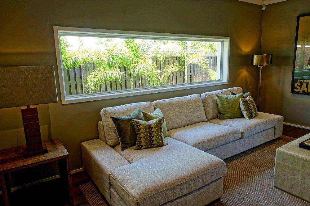 potret sofa di ruang keluarga (pexels.com/pixabay)