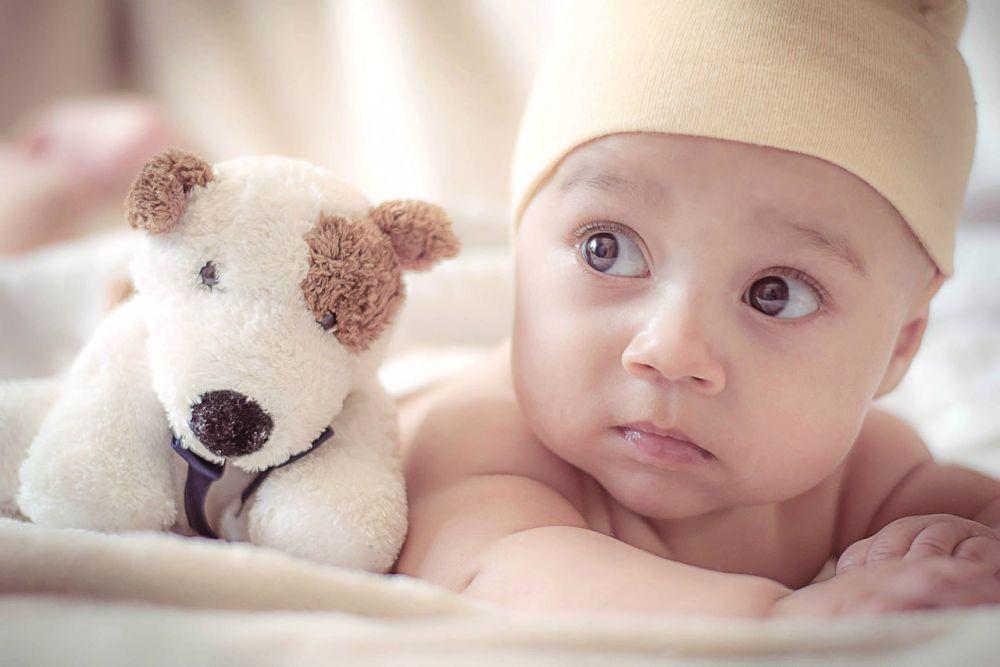50 Nama Bayi Laki-Laki dari Alkitab dan Maknanya, Penuh Doa Baik