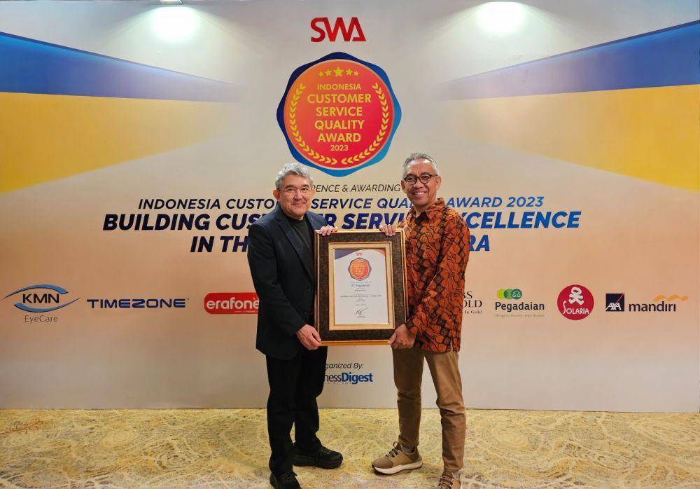 Penyerahan penghargaan Indonesia Customer Service Quality Award 2023 dengan kategori excellent kepada Pedagaian, yang diselenggarakan oleh majalah Swa di Jakarta, Rabu (31/6/2023). (Dok. Pegadaian)