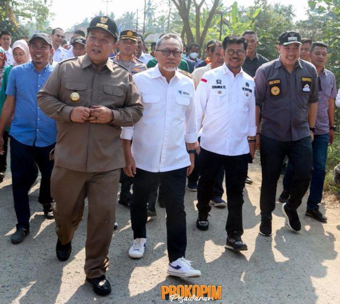 Kala Zulhas, Syahrul Limpo Tinjau Perbaikan Jalan Way Lima Pesawaran